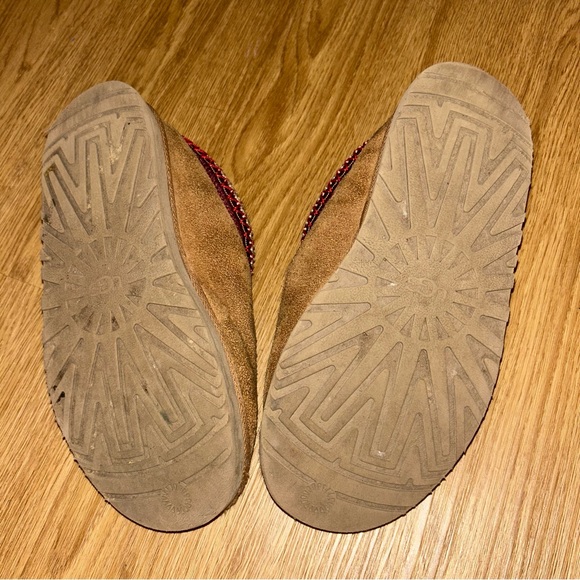 Women's Tan and Red Shoes - Picture 1 of 3